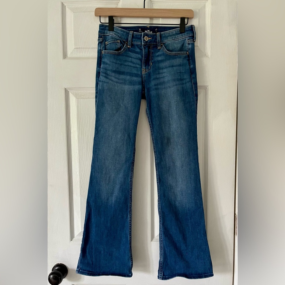 Hollister Boot Cut Low Rise Medium Wash Jeans, size 25w 30l (1s)